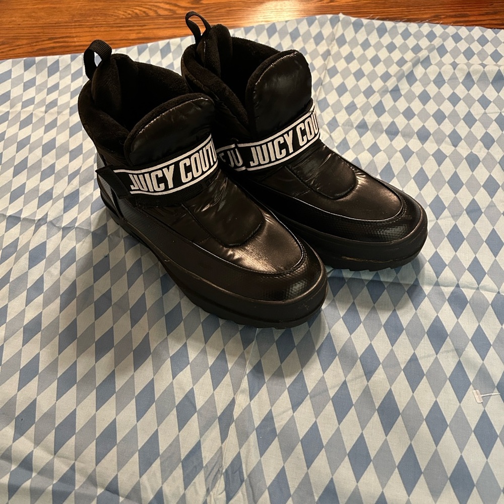 Juicy Couture Veronica puffy boots size 8
